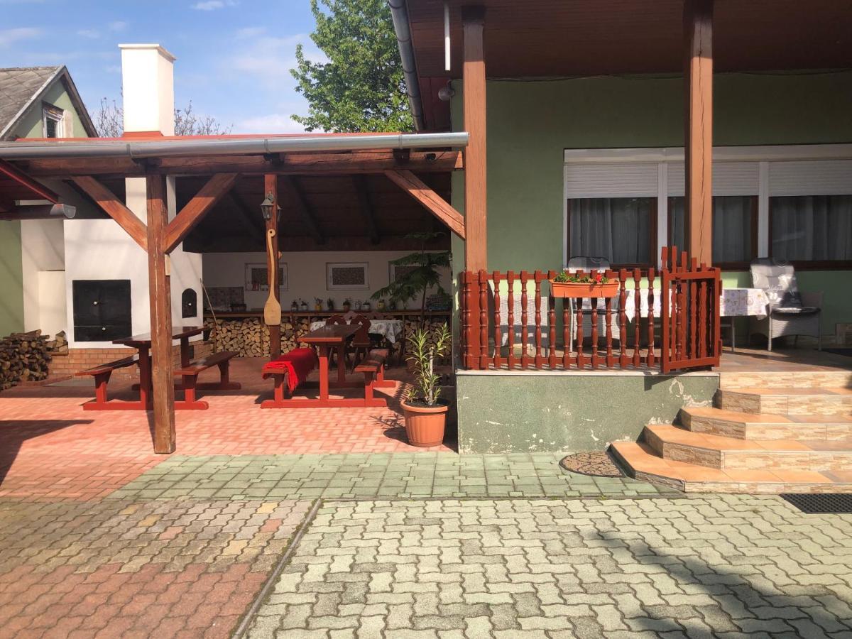 Bakonyi Mamutfenyo Vendeghaz Apartment Tés Exterior foto