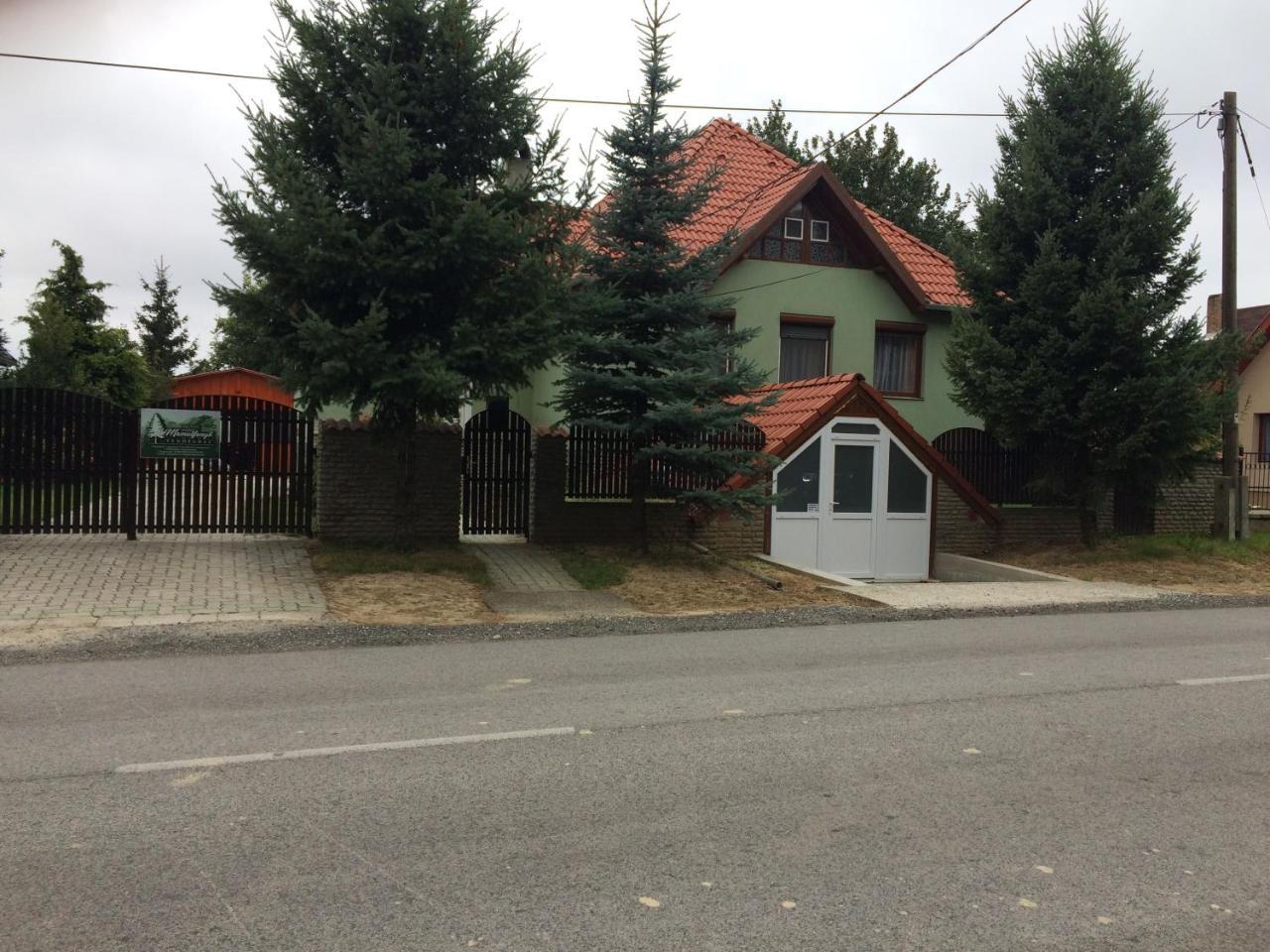 Bakonyi Mamutfenyo Vendeghaz Apartment Tés Exterior foto